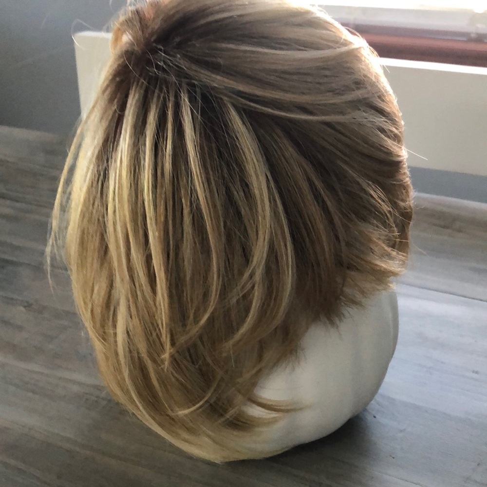 🏠MOVING SALE🏠HAIRDO WIG